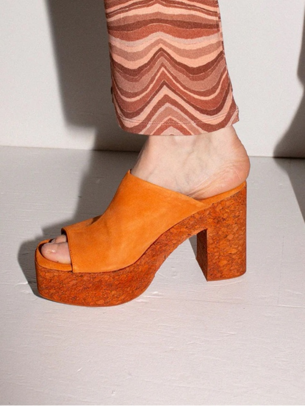NWT Intentionally Blank Orange Craze Suede Platform Slide Heels 37
